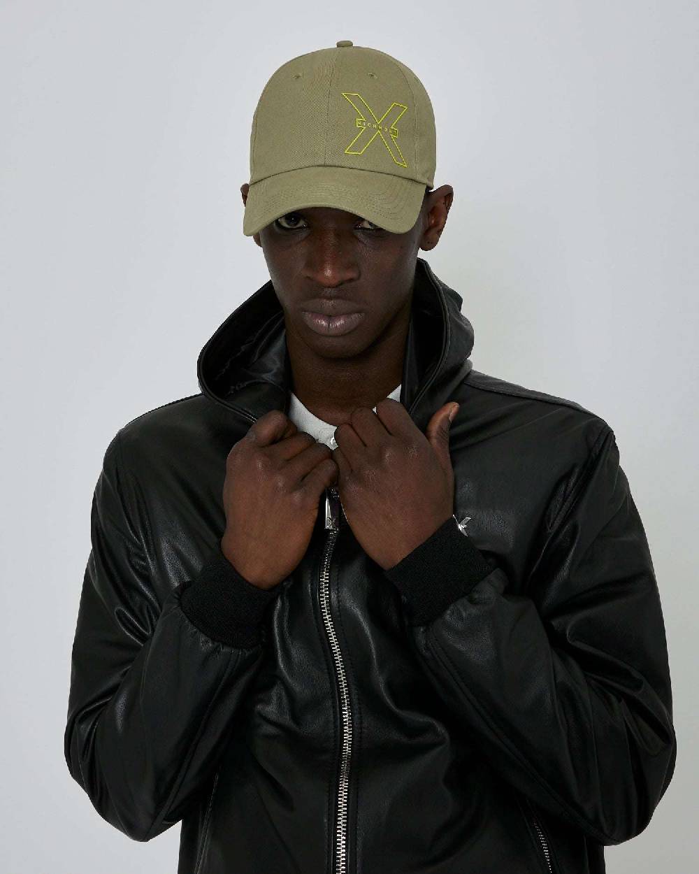 John Richmond Bomber in pelle con cappuccio Qualità