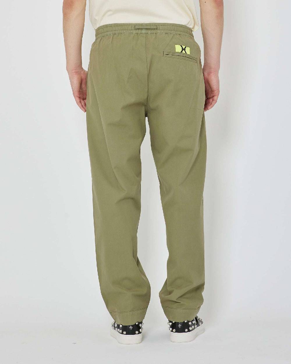 John Richmond Pantaloni con etichetta logata sul retro Saldi Di Fabbrica