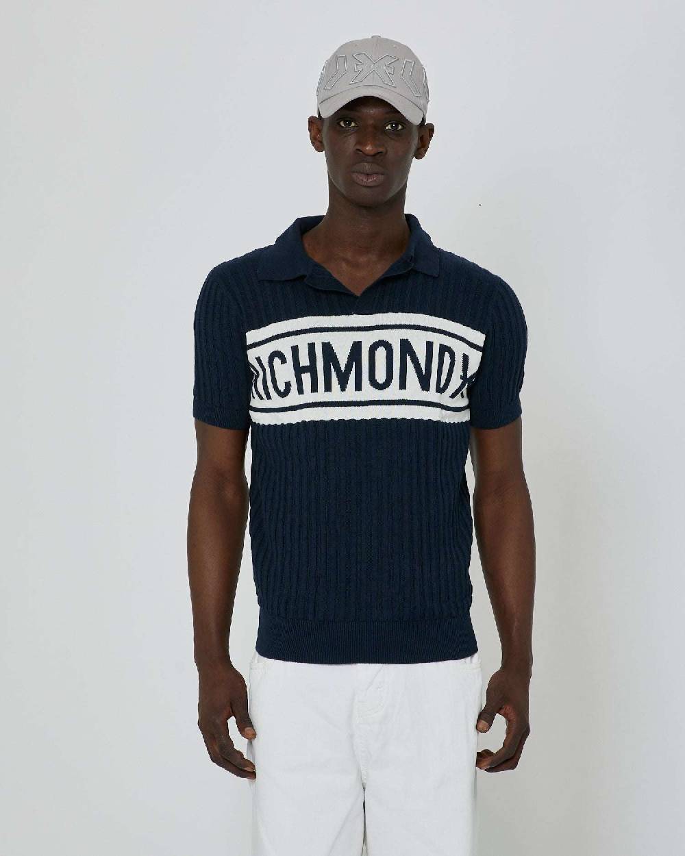 John Richmond Polo con logo bicolor sul davanti In Linea