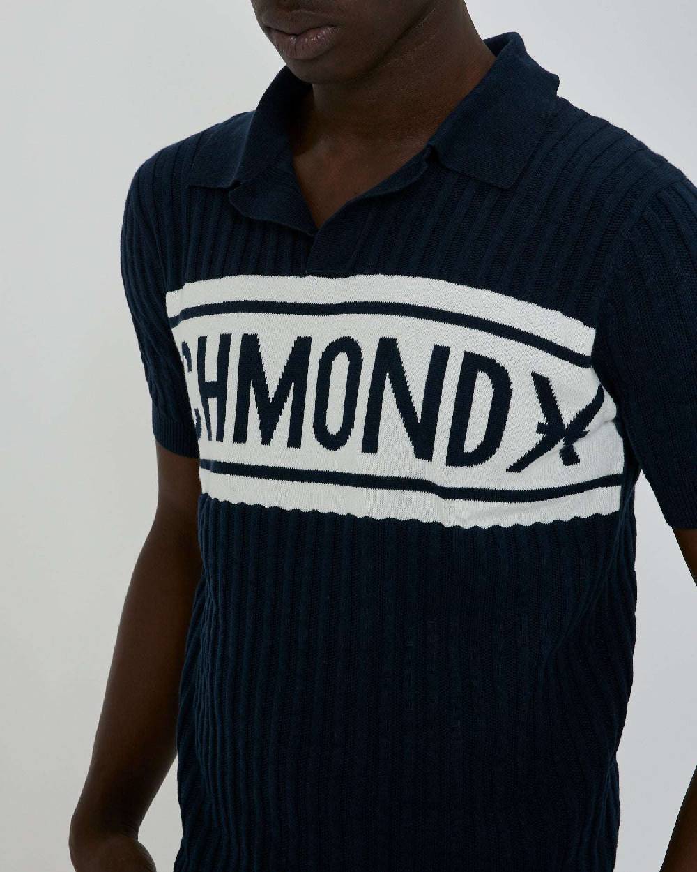 John Richmond Polo con logo bicolor sul davanti In Linea