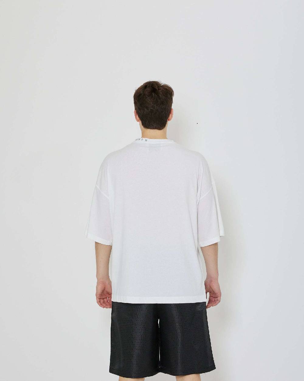 John Richmond T-shirt over con logo sullo scollo Qualità