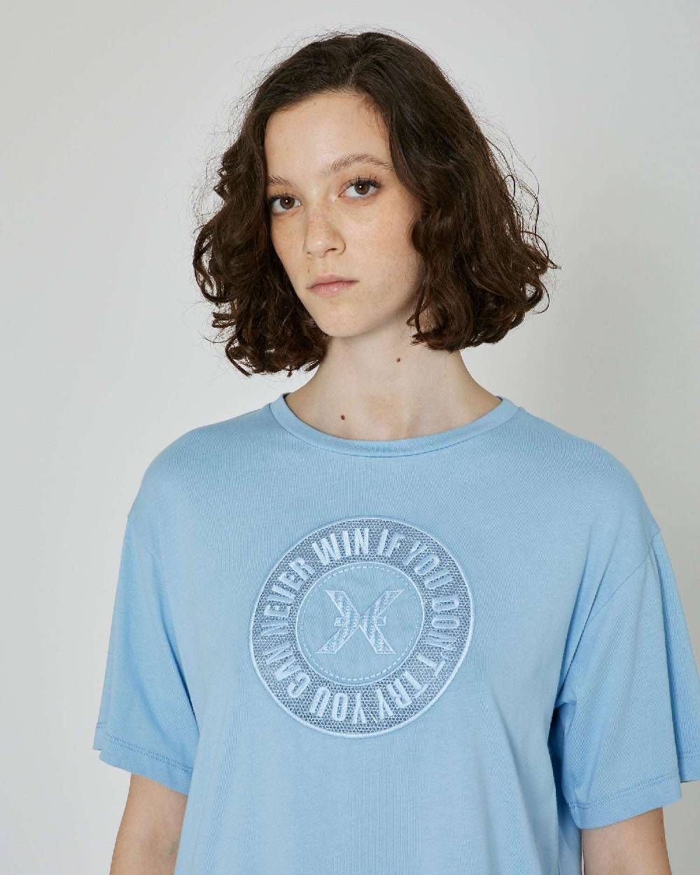 John Richmond T-shirt con logo ricamato sul davanti In Linea