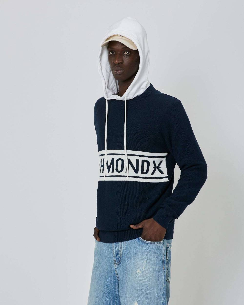 John Richmond Maglia bicolor con logo impresso sul davanti Nuova