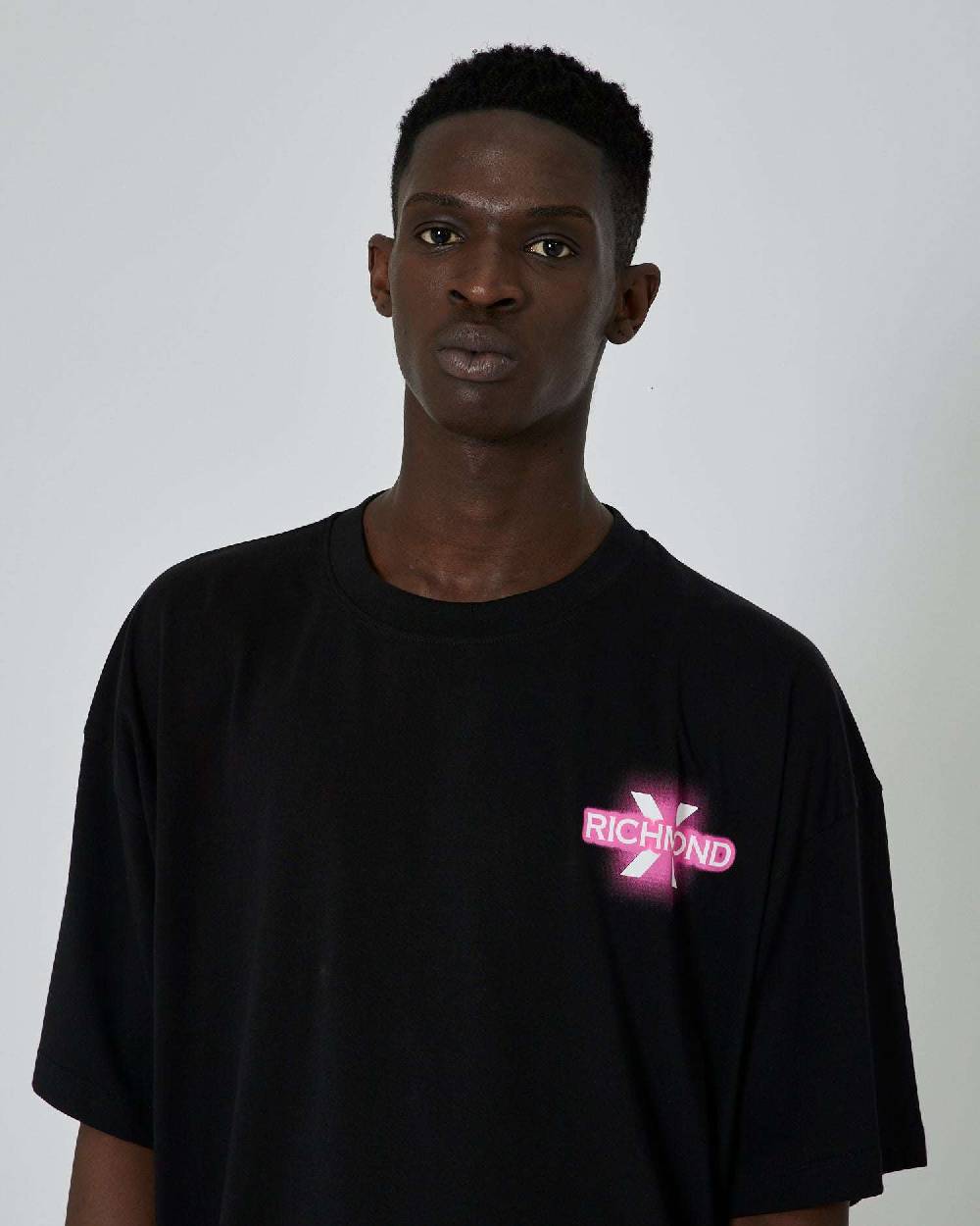 John Richmond T-shirt con grafica applicata sul retro e logo impresso sul davanti Offerta speciale