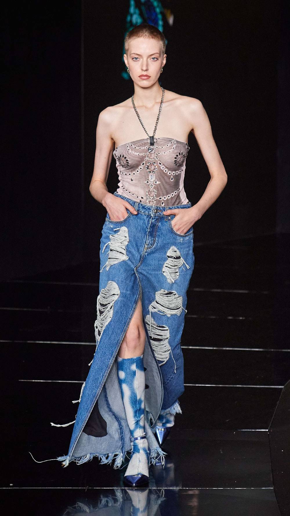 John Richmond Gonna midi in denim con strappi sul davanti In Saldo