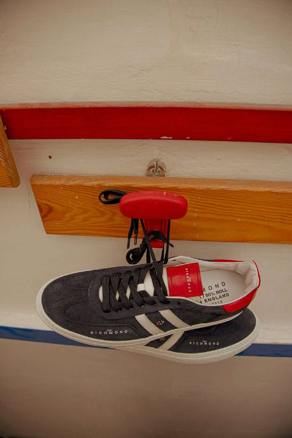 John Richmond Sneakers in pelle con logo e bande laterali Esporta salva