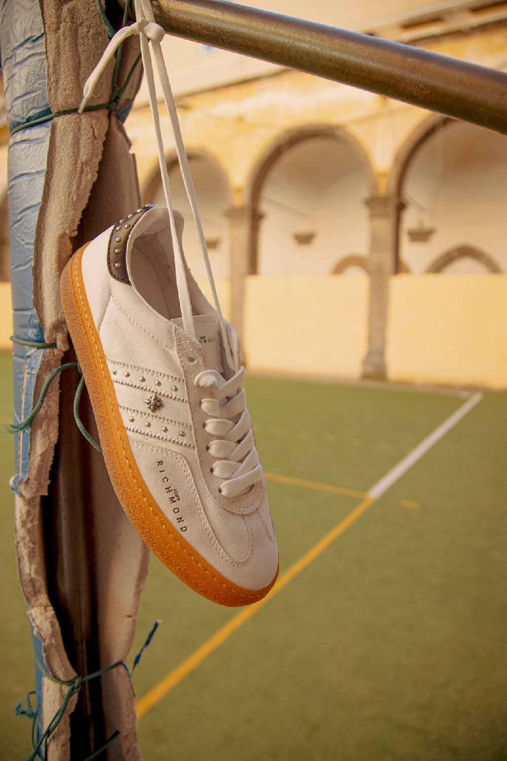 John Richmond - RICHENKA Sneakers in pelle con bande laterali e borchiette Black Friday Prezzi