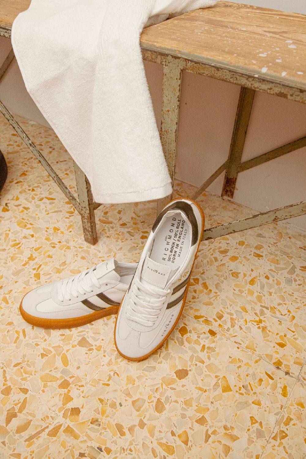 John Richmond - RICHENKA Sneakers in pelle con logo e bande laterali 50% di sconto per tempo limitato