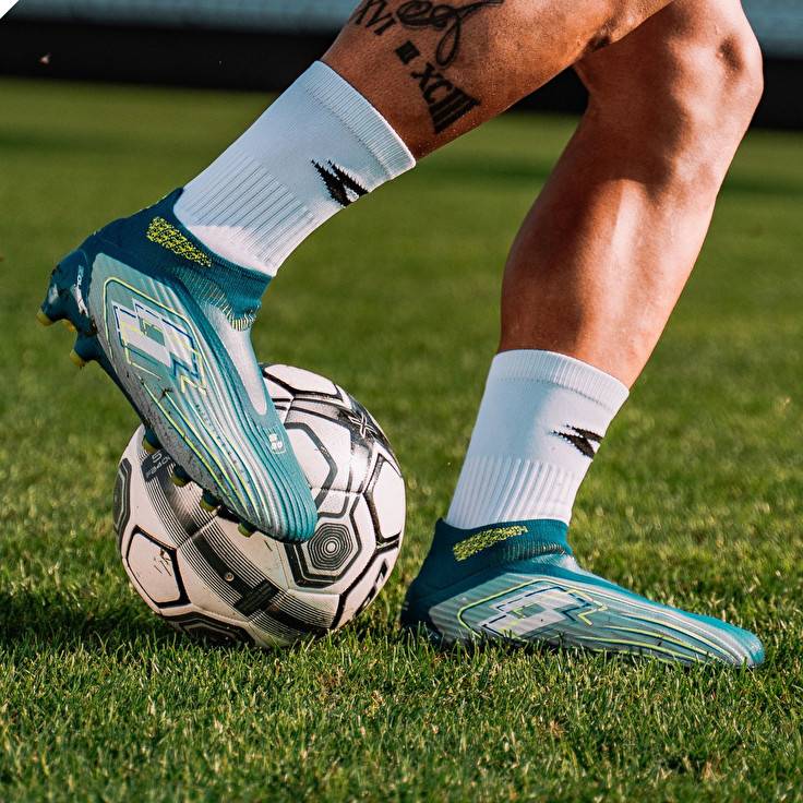 Lotto SOLISTA 100 VII GRAVITY FG Pezzi Unici