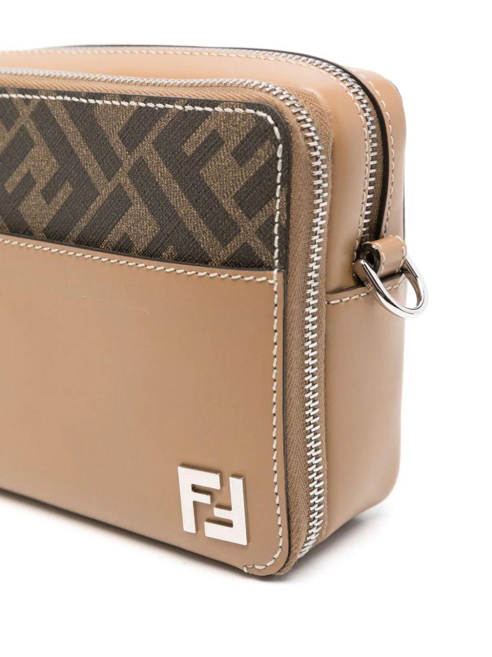 FENDI Squared ff camera case organizer Offerta Giorno del Papà