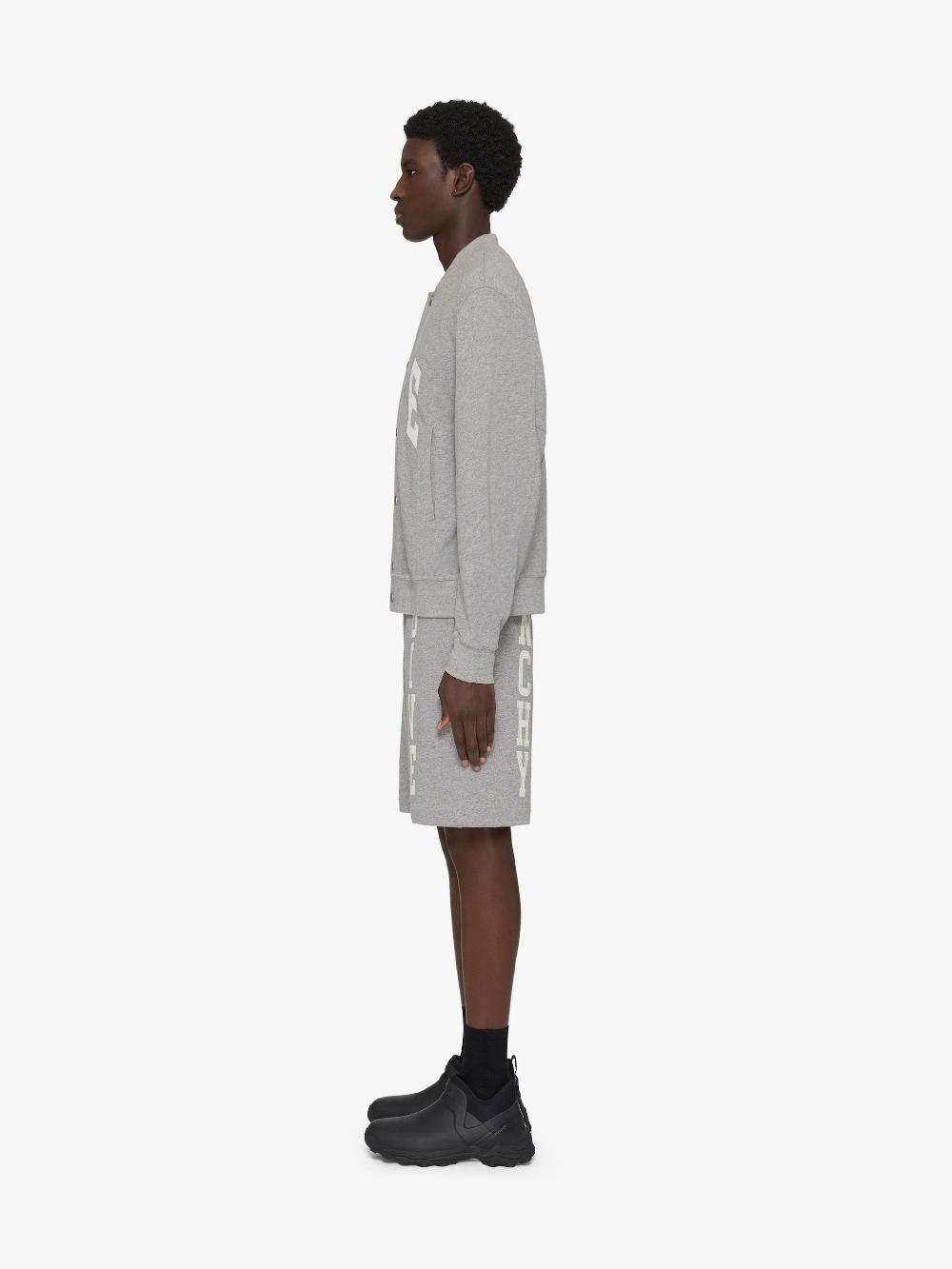 Givenchy Givenchy college bermuda shorts in fleece Comprane uno, ottenene uno gratis