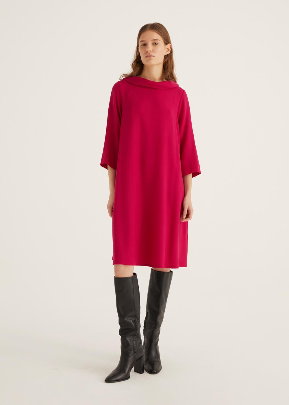 Rosso35 Abito svasato con collo ad anello Sconto