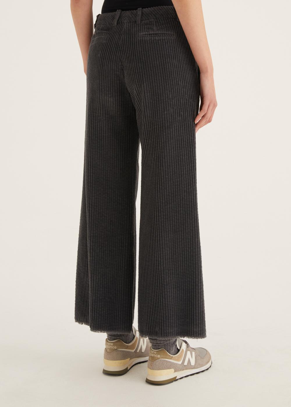 Rosso35 Pantalone svasato con orlo taglio vivo Fino Al -60%