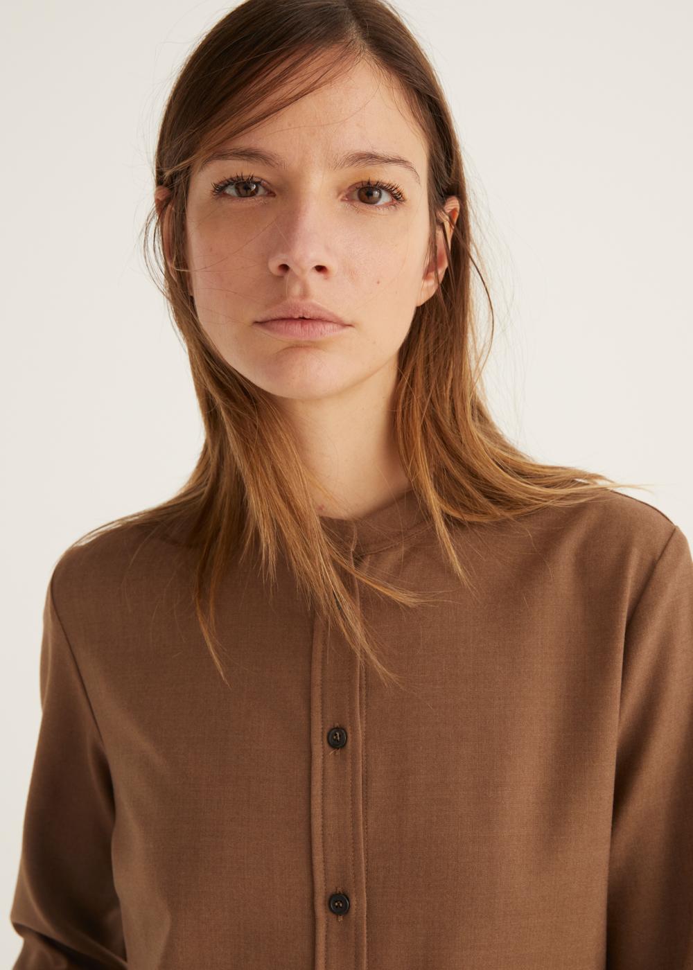 Rosso35 Camicia con collo alla coreana Offerta