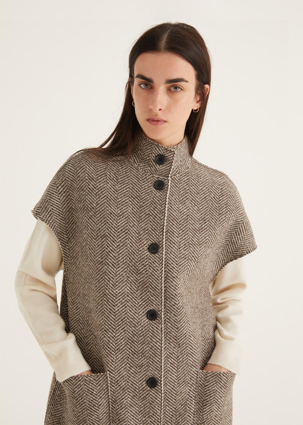 Rosso35 Cappotto senza maniche taglio vivo Presa