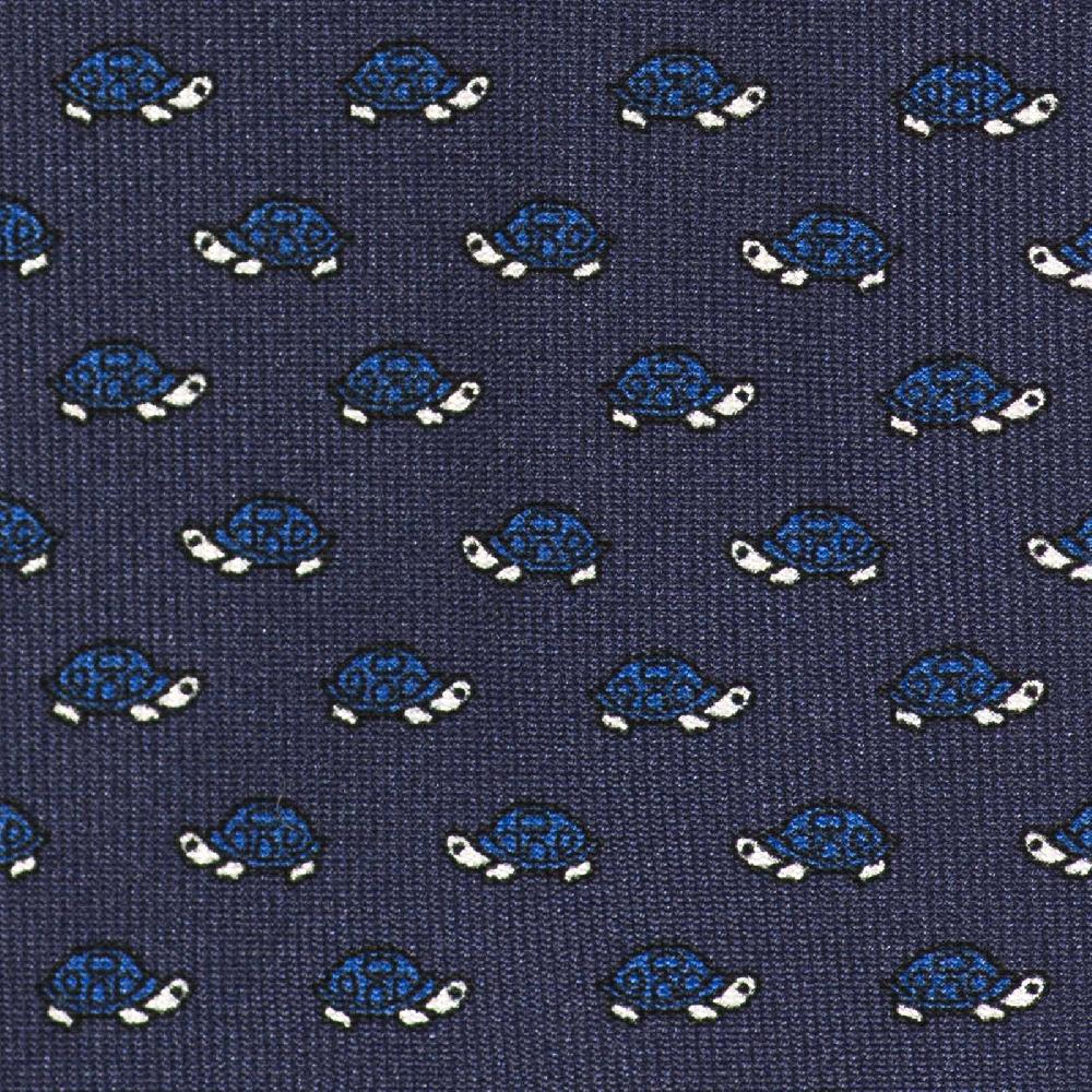 Rubinacci Cravatta in twill di seta con stampa tartaruga blu Grande vendita